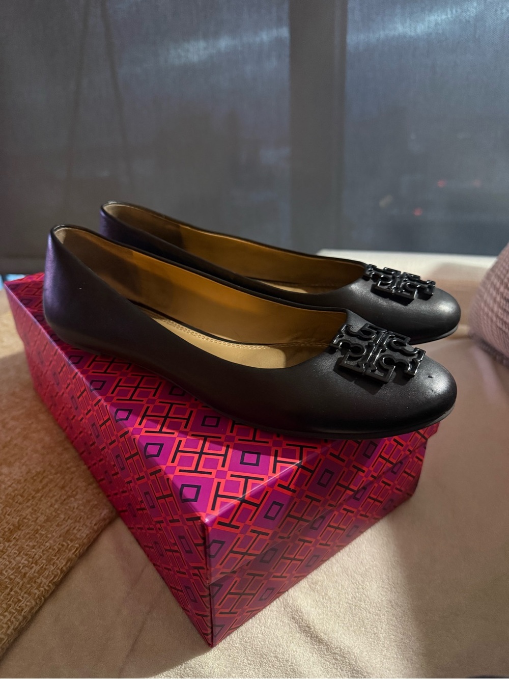 Tory Burch Black Leather Logo Ballet Flats - Picture 2 of 13